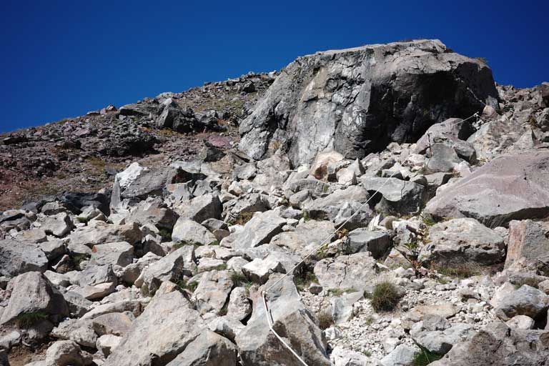 茶臼岳の登山道の写真