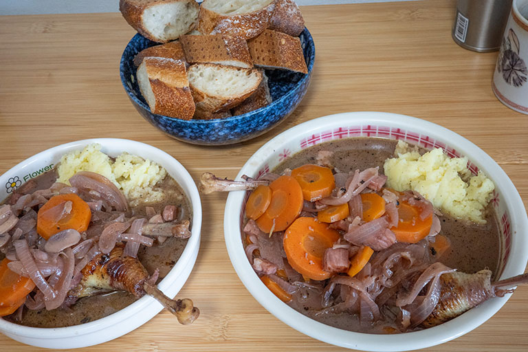 鶏肉の赤ワイン煮