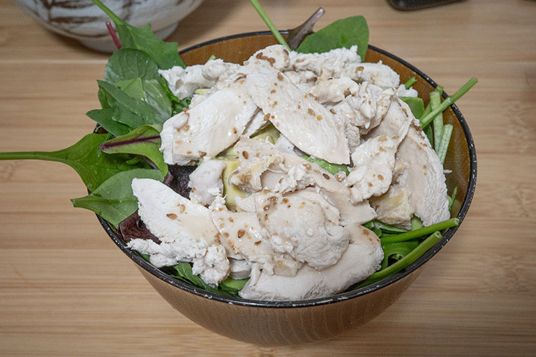 ささみと胸肉のサラダの写真